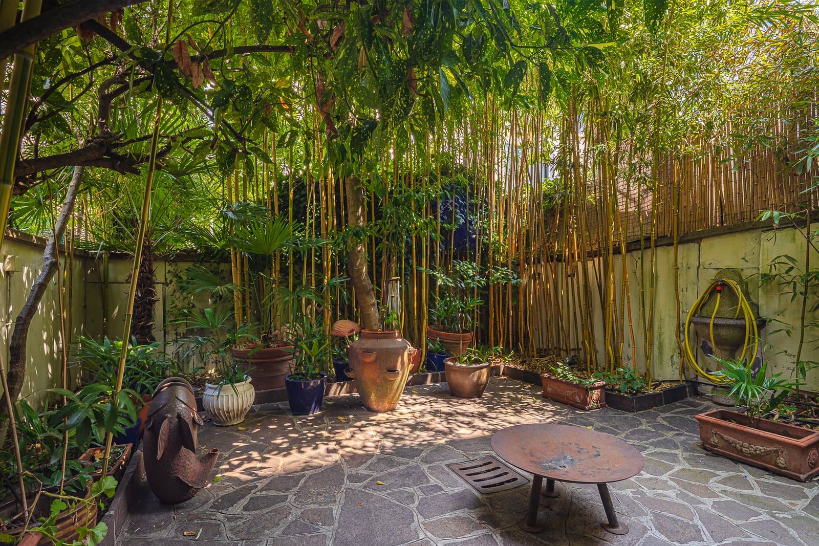 La corte giardino privata della townhouse